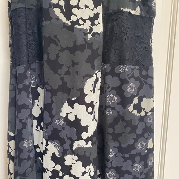 ALEXANDER MCQUEEN Lace-Paneled Floral-Print Silk Georgette Midi Dress - Picture 7 of 16